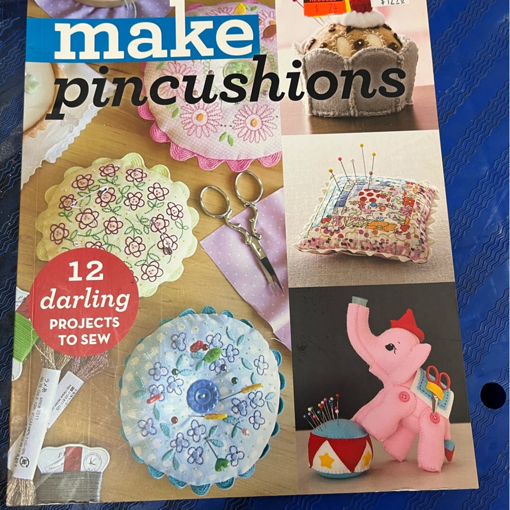 Make Pincushions: 10 Darling Projects to Sew by C&t Publishing (English) Preown